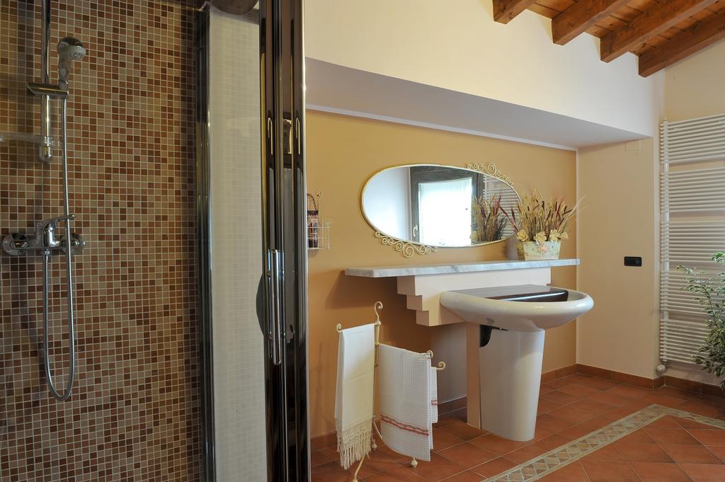 Olea Dei Holiday Apartments San Felice del Benaco Phòng bức ảnh