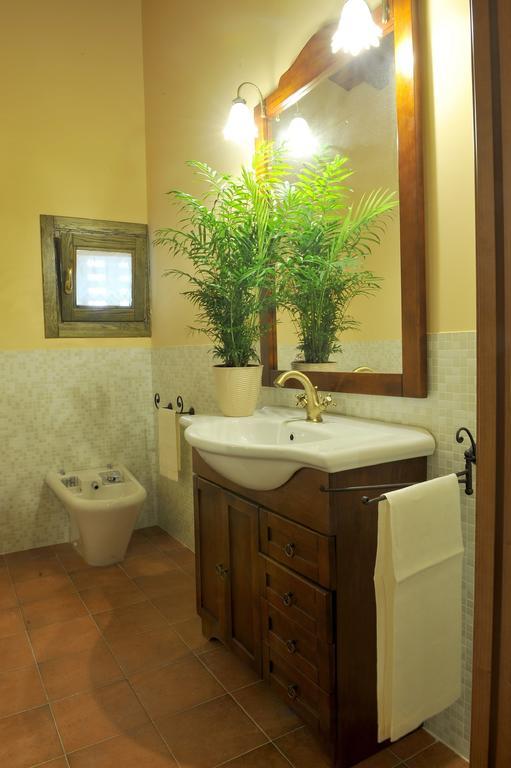Olea Dei Holiday Apartments San Felice del Benaco Phòng bức ảnh