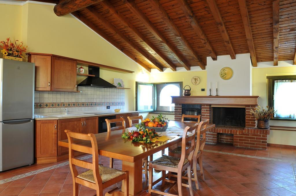 Olea Dei Holiday Apartments San Felice del Benaco Phòng bức ảnh